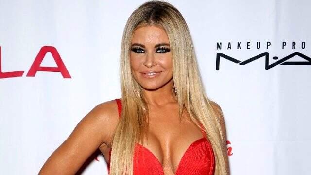 Michael Jordan, Denis Rodman ile Carmen Electra'yı yatakta bastı