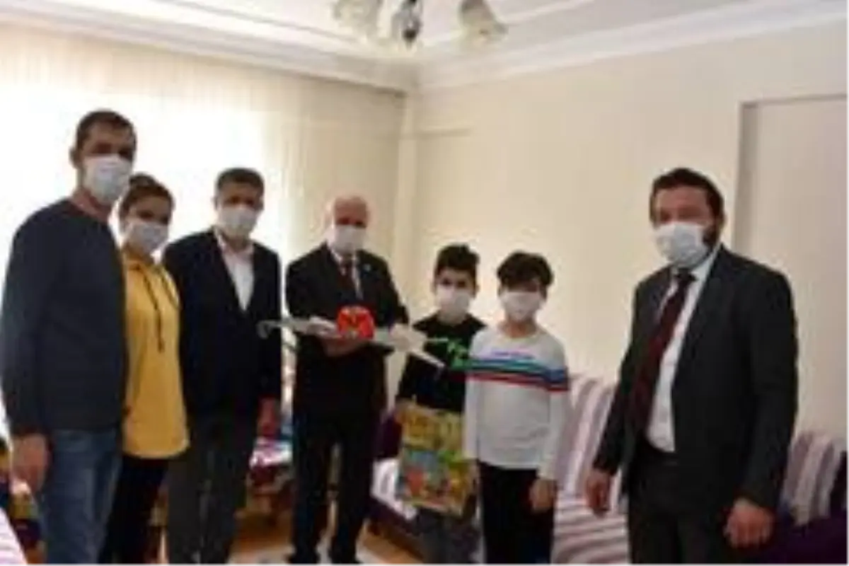 Milletvekili Özkan çocukların gününü sürprizlerle kutladı
