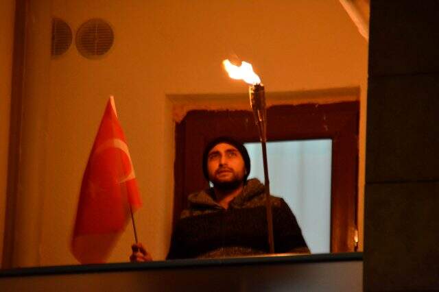Milyonlar hep bir ağızdan İstiklâl Marşımızı söyledi