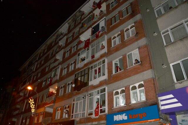 Milyonlar hep bir ağızdan İstiklâl Marşımızı söyledi! İşte il il tüm kutlamalar