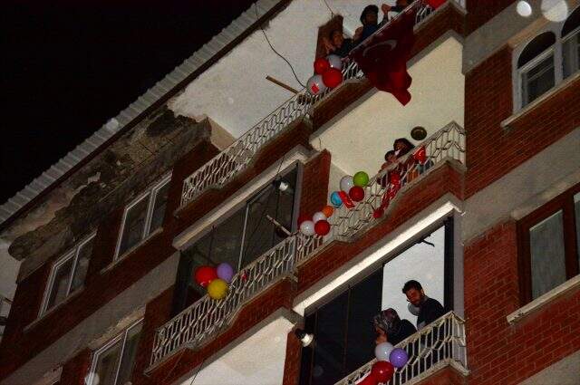 Milyonlar hep bir ağızdan İstiklâl Marşımızı söyledi! İşte il il tüm kutlamalar