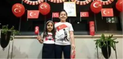Minik GKV'liler evlerini balkonlarını bayram yerine çevirdi Minik GKV'liler evlerini balkonlarını bayram yerine çevirdi