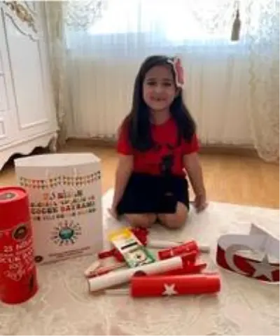 Minik GKV'liler evlerini balkonlarını bayram yerine çevirdi Minik GKV'liler evlerini balkonlarını bayram yerine çevirdi