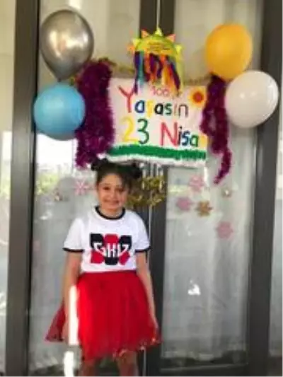 Minik GKV'liler evlerini balkonlarını bayram yerine çevirdi Minik GKV'liler evlerini balkonlarını bayram yerine çevirdi