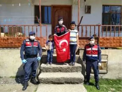 Mudurnu'da jandarmadan şehit ailelerine 23 Nisan sürprizi