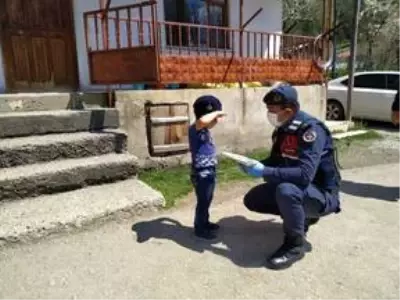 Mudurnu'da jandarmadan şehit ailelerine 23 Nisan sürprizi
