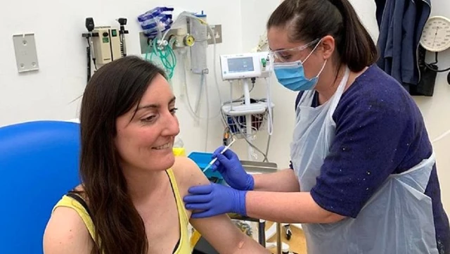 Oxford Üniversitesi, insanlar üzerinde koronavirüs aşısı denemelerine iki gönüllü ile başladı