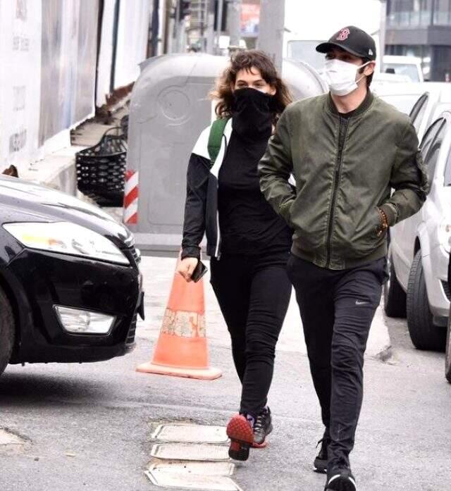 Oyuncu Burak Deniz ile Beste Kökdemir aşk yaşamaya başladı