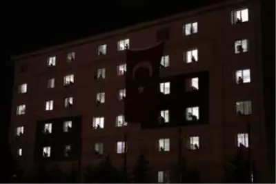 Özbekistan'dan getirilen 289 Türk vatandaşı Kayseri'de İstiklal Marşı ile karşılandı Özbekistan'dan getirilen 289 Türk vatandaşı Kayseri'de İstiklal Marşı ile karşılandı