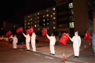 Özbekistan'dan getirilen 289 Türk vatandaşı Kayseri'de İstiklal Marşı ile karşılandı Özbekistan'dan getirilen 289 Türk vatandaşı Kayseri'de İstiklal Marşı ile karşılandı