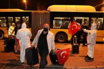 Özbekistan'dan getirilen 289 Türk vatandaşı Kayseri'de İstiklal Marşı ile karşılandı Özbekistan'dan getirilen 289 Türk vatandaşı Kayseri'de İstiklal Marşı ile karşılandı