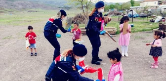 Siirt, Elazığ ve Diyarbakır'da güvenlik güçleri çocukların yüzlerini güldürdü