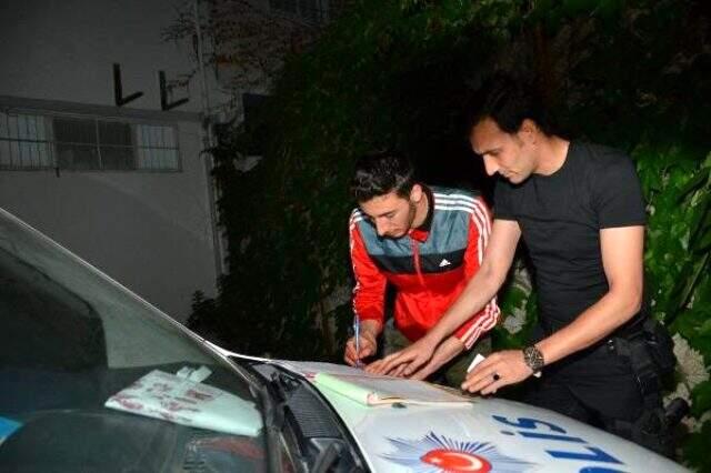 Yasağa uymayıp polisten kaçan genç, duvardan atlarken yakalandı