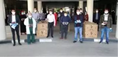 AK Parti'li Baybatur'dan korona savaşçılarına çilekli teşekkür