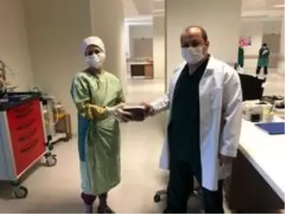 AK Parti'li Baybatur'dan korona savaşçılarına çilekli teşekkür