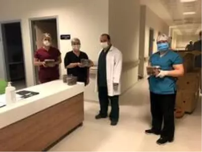 AK Parti'li Baybatur'dan korona savaşçılarına çilekli teşekkür