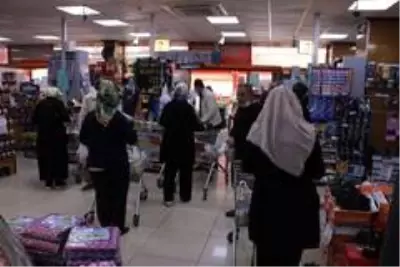 Kahramanmaraş'ta marketlerde Ramazan yoğunluğu Kahramanmaraş'ta marketlerde Ramazan yoğunluğu