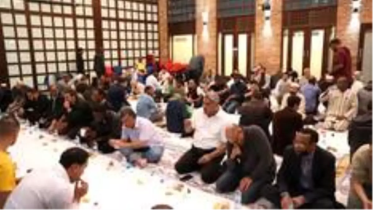 Sokağa çıkma kısıtlamalarının uygulandığı İngiltere'de Müslümanlar bu yıl 'farklı bir Ramazan ayı'...