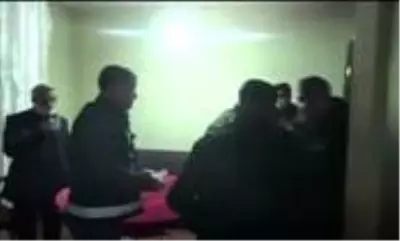 Tedbirleri hiçe sayıp kumar oynayan 13 kişiye polis baskını Tedbirleri hiçe sayıp kumar oynayan 13 kişiye polis baskını