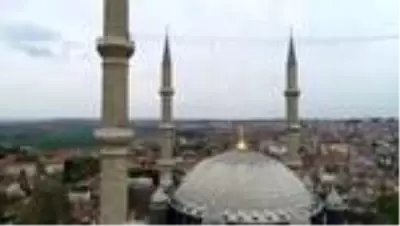 Vakıf camilerinde 'kandiller' bu yıl sağlık için yanıyor Vakıf camilerinde 'kandiller' bu yıl sağlık için yanıyor