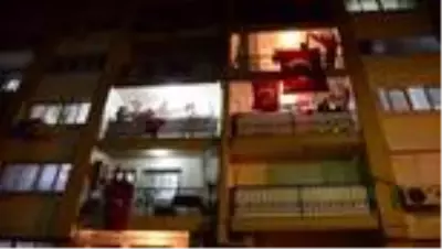 Vatandaşlar balkonlarından İstiklal Marşı'nı okudu - Söke Vatandaşlar balkonlarından İstiklal Marşı'nı okudu - Söke