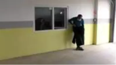 Karantinaya alınan sitenin emektar görevlisi karantinada geçen 15 günü anlattı Karantinaya alınan sitenin emektar görevlisi karantinada geçen 15 günü anlattı