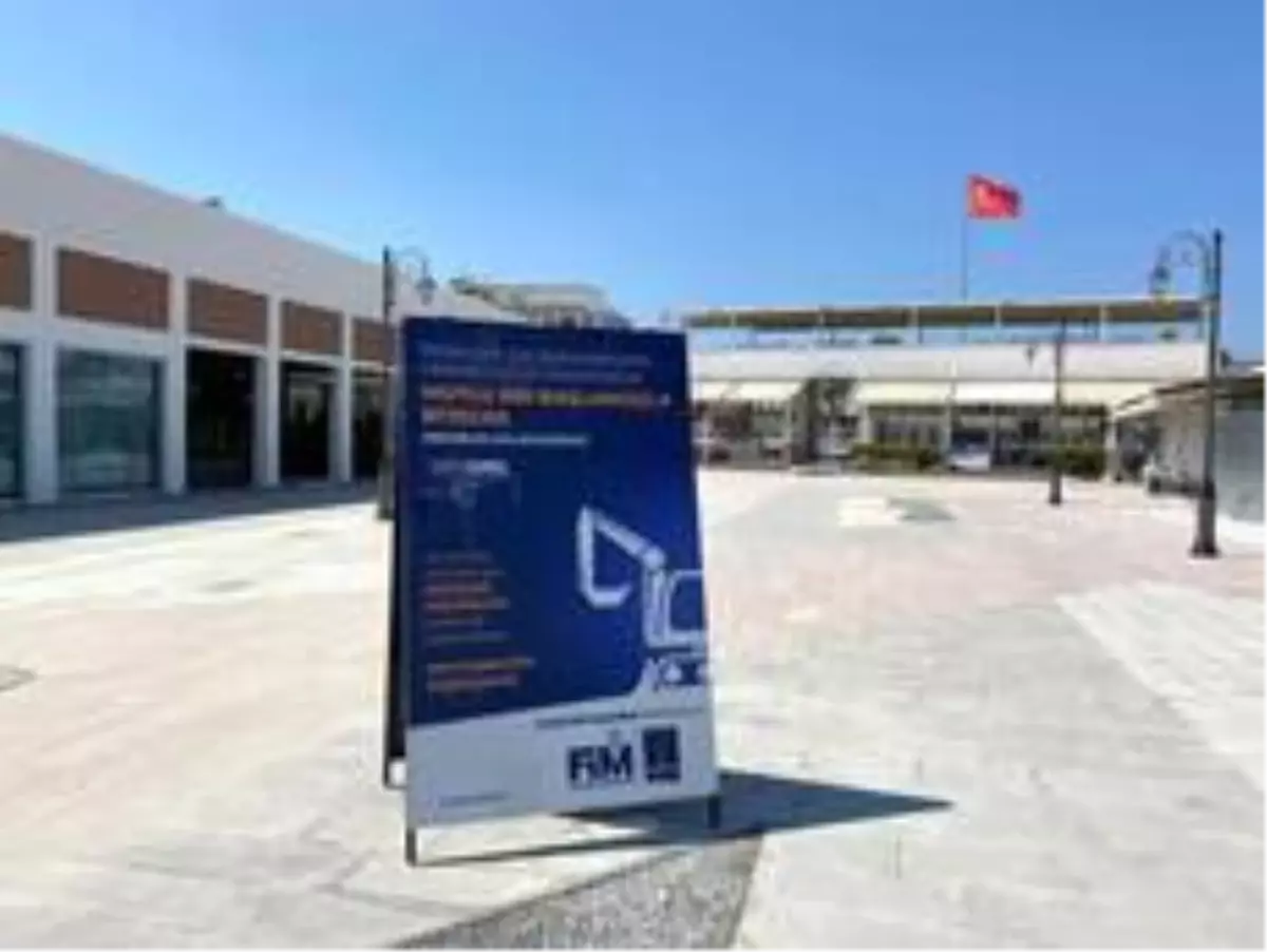 Kuşadası'nda 'Balıkçılar Meydanı' tamamlanıyor