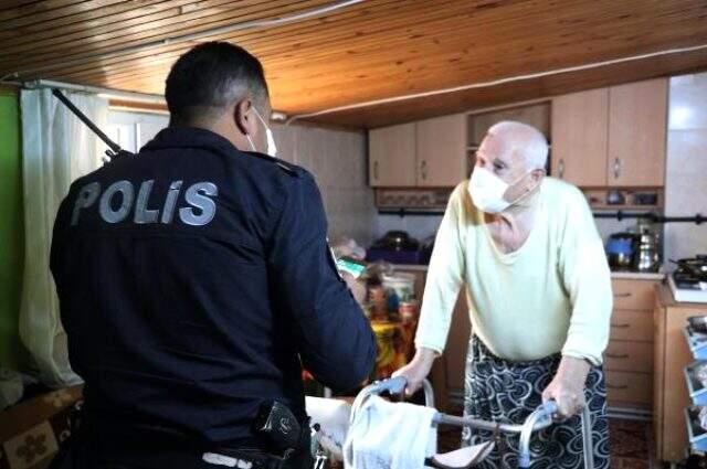Öldü sanılıp kapısı kırılan 80'lik dede, Kur'an-ı Kerim okurken bulundu Öldü sanılıp kapısı kırılan 80'lik dede, Kur'an-ı Kerim okurken bulundu