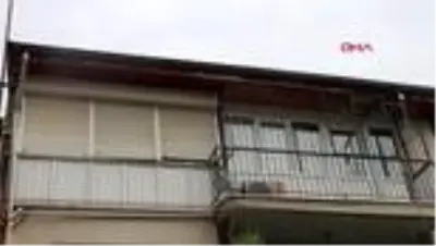 Öldü sanılıp kapısı kırılan 80'lik dede, Kur'an-ı Kerim okurken bulundu Öldü sanılıp kapısı kırılan 80'lik dede, Kur'an-ı Kerim okurken bulundu