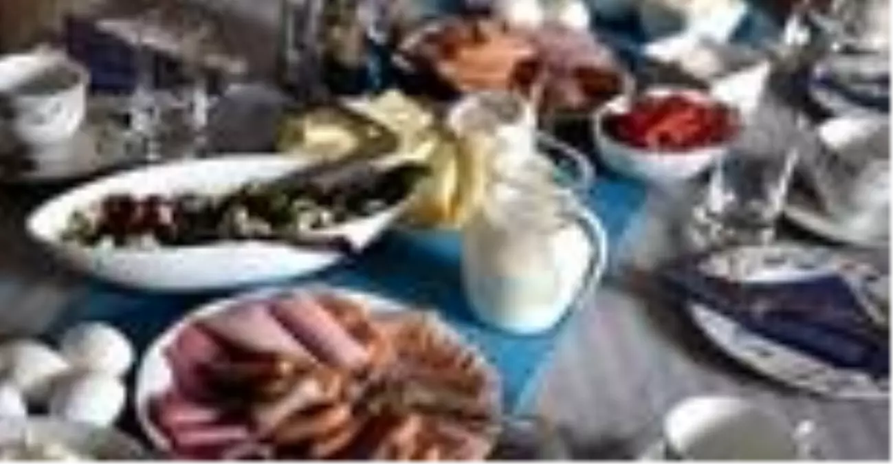 Ramazanda doğru beslenme nedir? Ramazanda hangi beslenme türü yanlıştır. Ramazanda beslenme önerileri nelerdir? Ramazanda en doğru nasıl beslenilir?