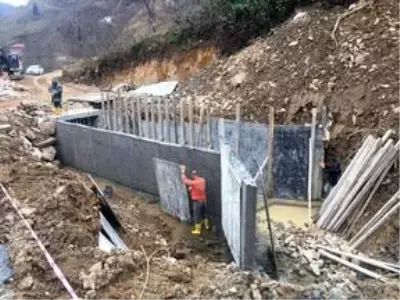 Trabzon'da yol bakım ve onarım çalışmaları devam ediyor Trabzon'da yol bakım ve onarım çalışmaları devam ediyor