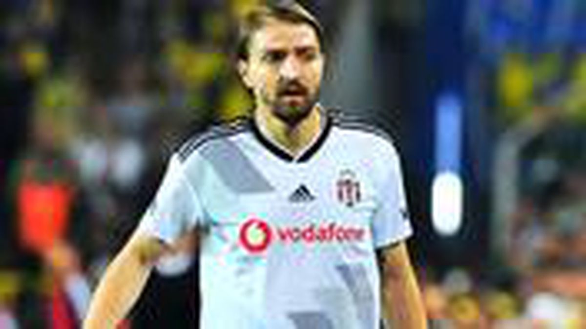 Beşiktaş, maaş indirimine gitmemesi halinde Caner Erkin ile yollarını ayırma kararı aldı