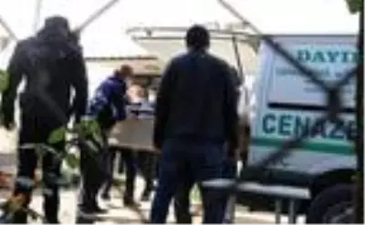 Denizli'de vahşet: Uyuyan oğlunu başına keserle vurup, koltuğu ateşe vererek öldürdü