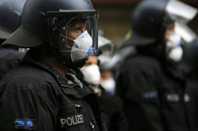 'Hayatımı geri istiyorum' diyen Almanlar sokağa çıktı, polis çok sayıda göstericiyi gözaltına aldı