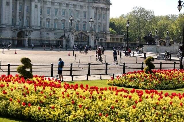 Koronavirüs umurlarında değil! İngilizlerden 'Bu kadar sorumsuzluk olmaz' dedirten hareket