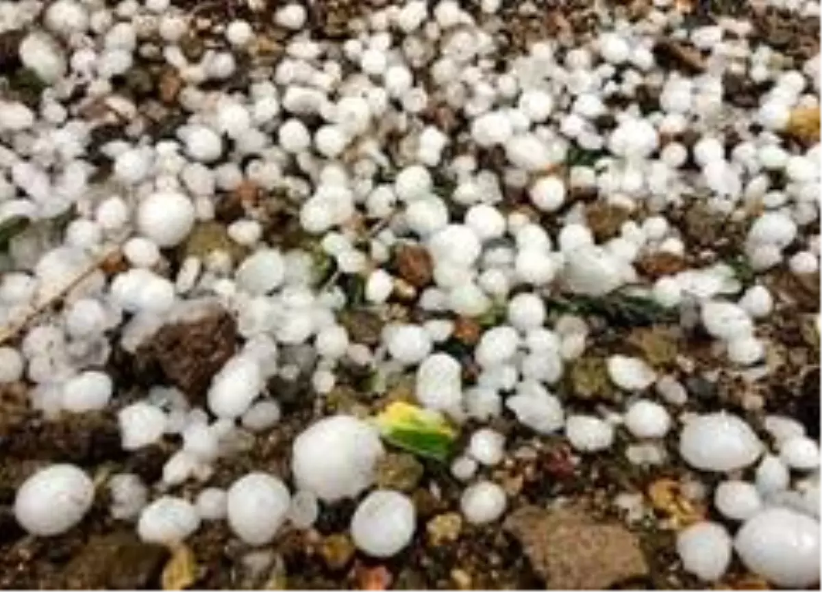 Uludere'de ceviz büyüklüğünde dolu yağdı