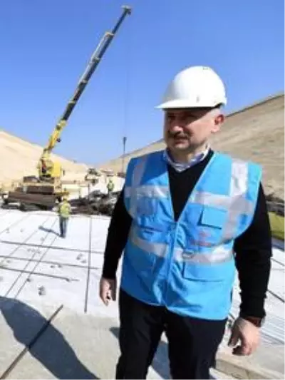 Bakan Karaismailoğlu 'Halkalı-Kapıkule Demir Yolu' inşaatında incelemelerde bulundu Açıklaması Bakan Karaismailoğlu 'Halkalı-Kapıkule Demir Yolu' inşaatında incelemelerde bulundu Açıklaması