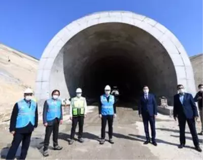 Bakan Karaismailoğlu 'Halkalı-Kapıkule Demir Yolu' inşaatında incelemelerde bulundu Açıklaması Bakan Karaismailoğlu 'Halkalı-Kapıkule Demir Yolu' inşaatında incelemelerde bulundu Açıklaması