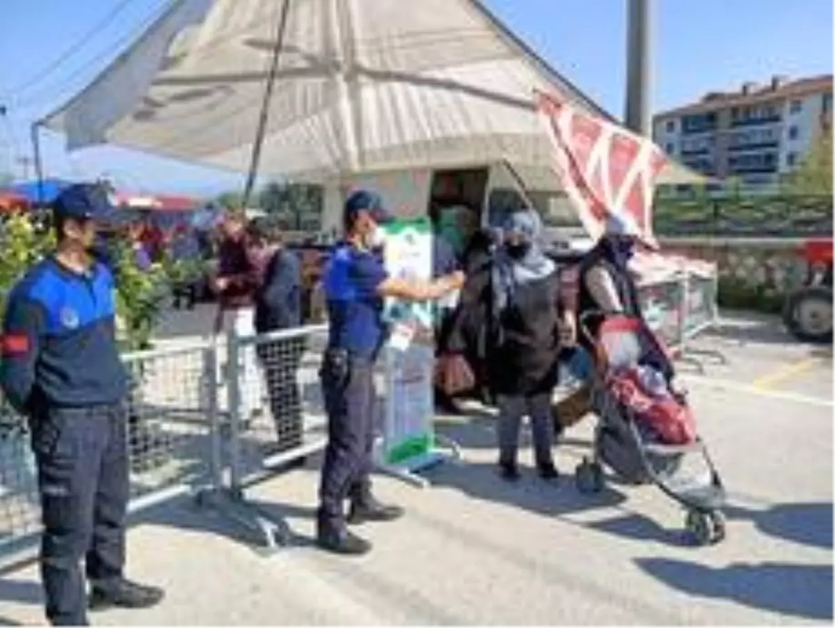 Belediye ücretsiz maske dağıtımına başladı