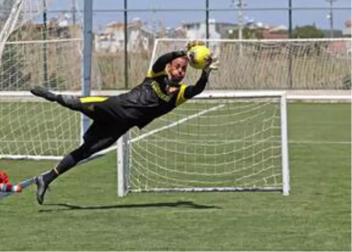 Göztepeli futbolcular gruplar halinde tesislerde çalışmaya başladı