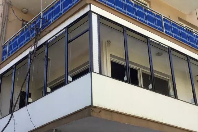İzmir�de yangın çıkan evde yaşlı kişi öldü Haberler