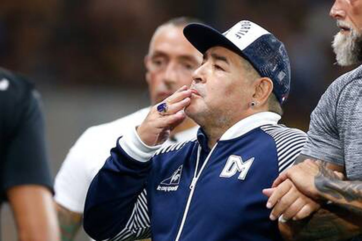 Maradona'nın futbol özlemi arttı: Kız arkadaşımı görecekmişim gibi hissediyorum