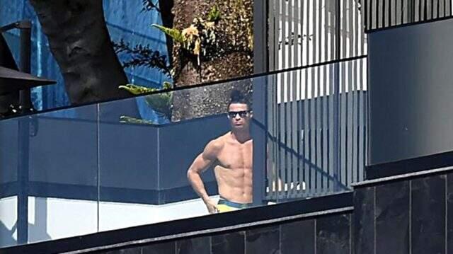 Portekiz'de karantinada bulunan Cristiano Ronaldo, İtalya'ya dönme kararı aldı Portekiz'de karantinada bulunan Cristiano Ronaldo, İtalya'ya dönme kararı aldı