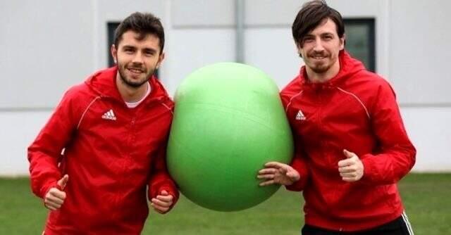 Sivasspor Teknik Direktörü Rıza Çalımbay, Mert Hakan ve Emre Kılınç'ın takımdan gitmesini istiyor Sivasspor Teknik Direktörü Rıza Çalımbay, Mert Hakan ve Emre Kılınç'ın takımdan gitmesini istiyor