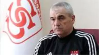 Sivasspor Teknik Direktörü Rıza Çalımbay, Mert Hakan ve Emre Kılınç'ın takımdan gitmesini istiyor Sivasspor Teknik Direktörü Rıza Çalımbay, Mert Hakan ve Emre Kılınç'ın takımdan gitmesini istiyor