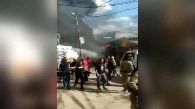 Afrin'de bomba yüklü yakıt tankeriyle terör saldırısı: Ölen sivil sayısı 23'e yükseldi Afrin'de bomba yüklü yakıt tankeriyle terör saldırısı: Ölen sivil sayısı 23'e yükseldi