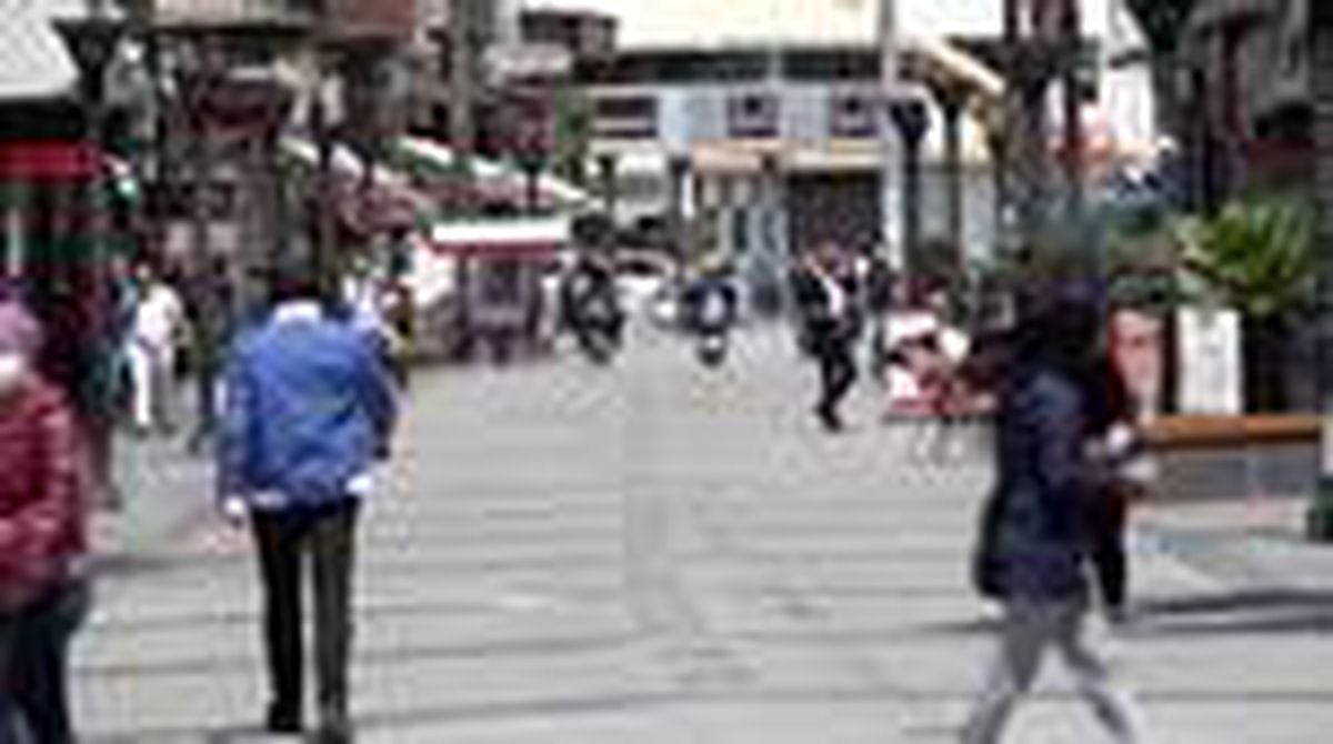 Geçtiğimiz haftalarda boş olan Mersin'in en işlek caddeleri yeniden hareketlenmeye başladı