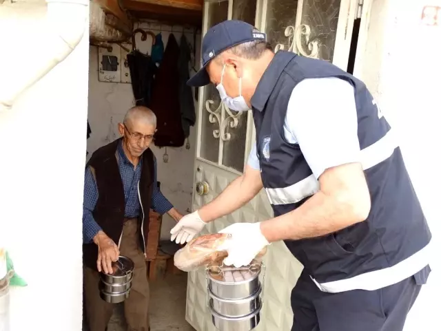 Hisarcık Belediyesi�nden ihtiyaç sahiplerine evlerinde yemek servisi