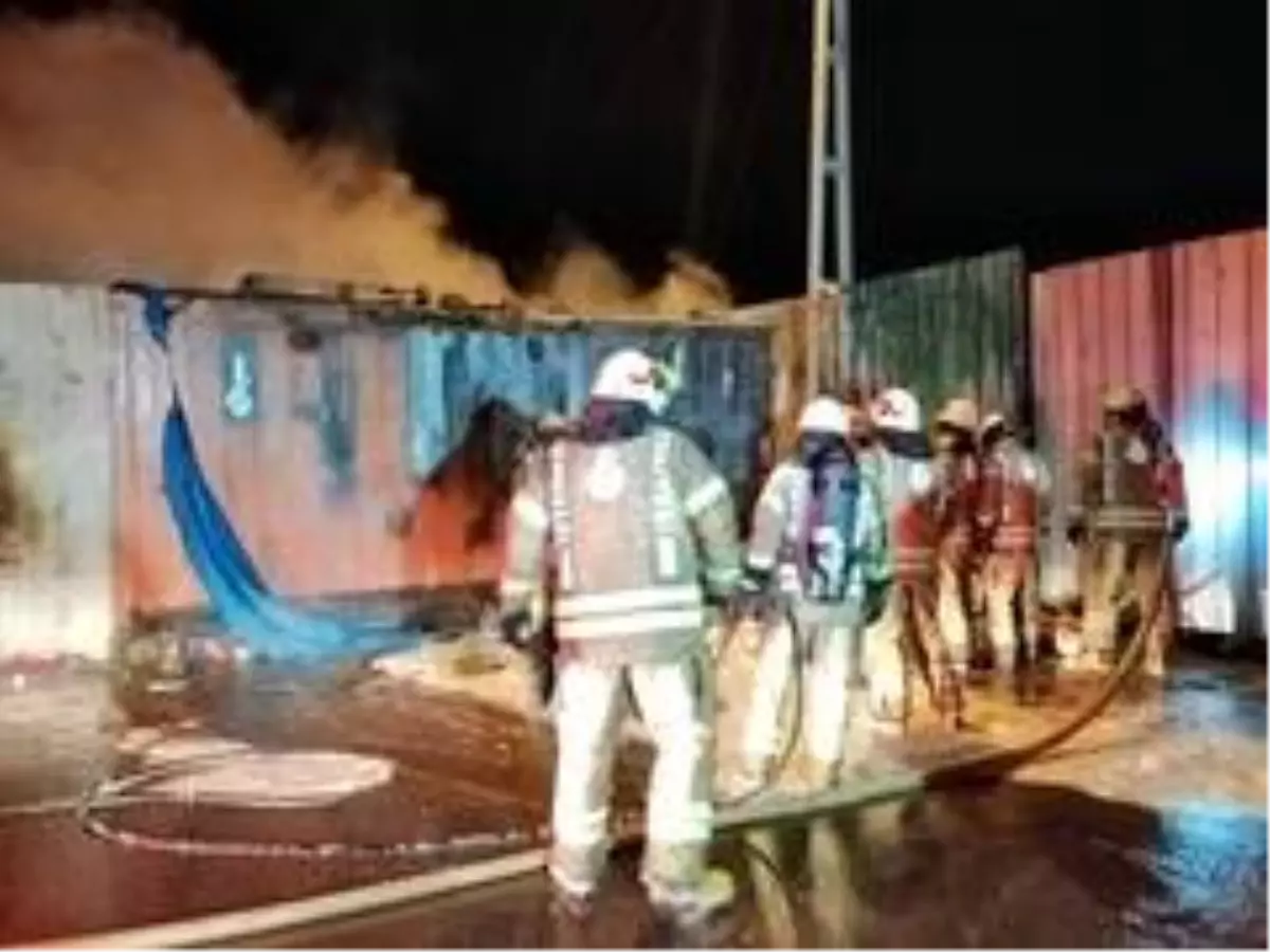 Hurdalık alanda çıkan yangın için itfaiye ekipleri seferber oldu