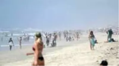 Koronavirüsün merkez üssü ABD'de, vatandaşlar akıllanmıyor: Plaja akın ettiler Koronavirüsün merkez üssü ABD'de, vatandaşlar akıllanmıyor: Plaja akın ettiler